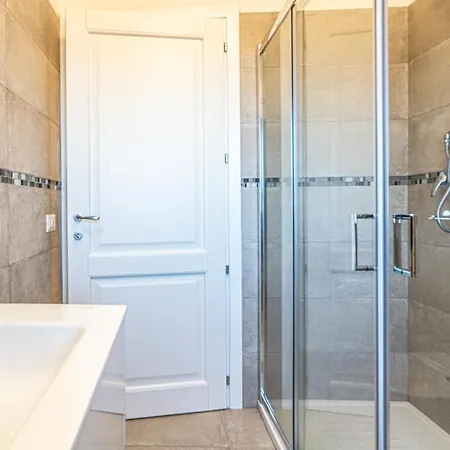 Appartement Residenza La Conchiglia, 4min Dalla & Parcheggio Privato *