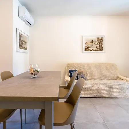 Lejlighed Residenza La Conchiglia, 4min Dalla & Parcheggio Privato *
