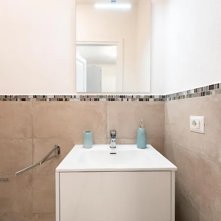 Appartement Residenza La Conchiglia, 4min Dalla & Parcheggio Privato *